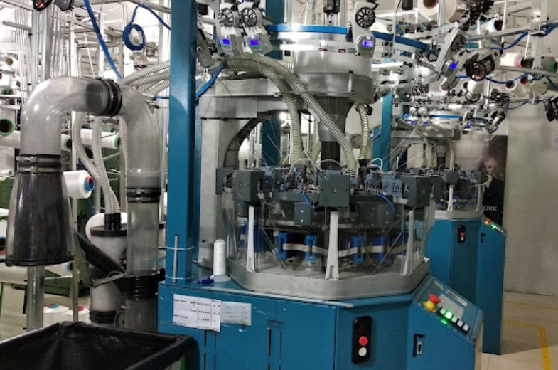 circular knitting machine for seamless garment