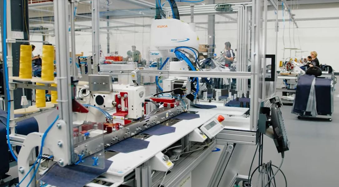 Robotextile cell in action Robotextile cell in action